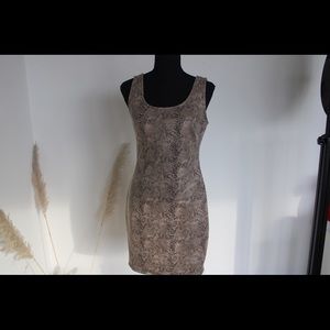 Medium leopard dress